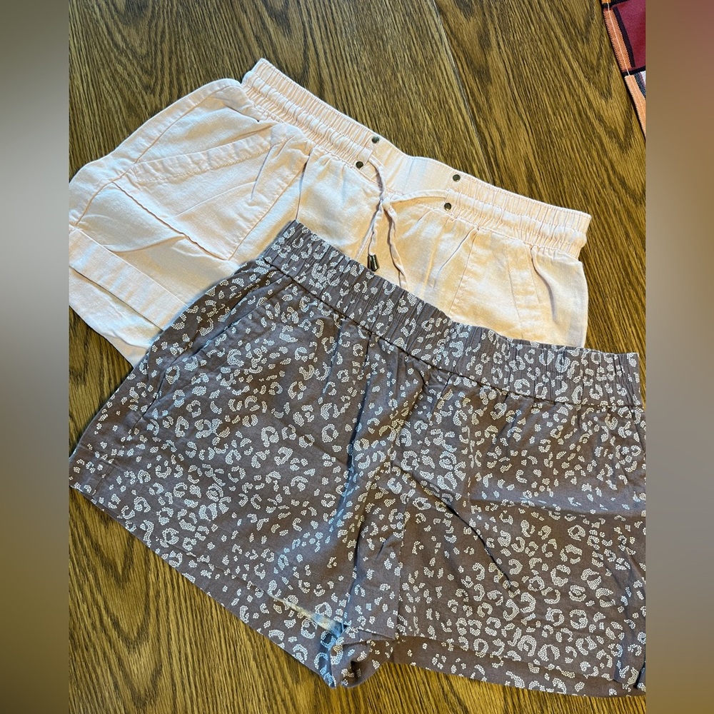 2 Pair of Women’s L / XL shorts. - Picture 1 of 9